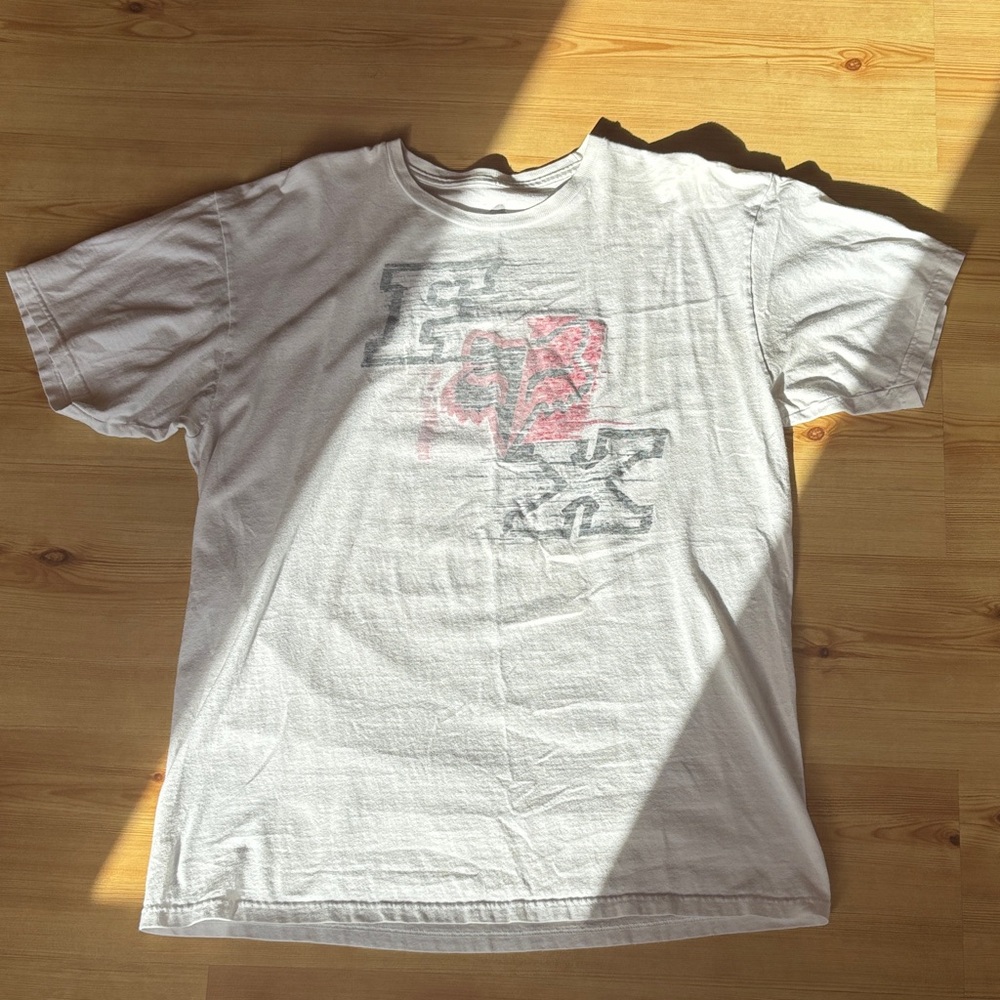 Fox White and Gray Graphic Tee